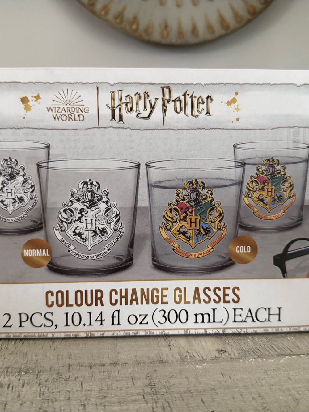 Harry Potter Colour Change Glasses - Hogwarts Crest (Set of 2)